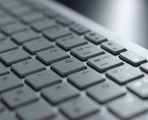 Frappe sous dictée et transcription audio par secrétaire qualifiée — Assistance Virtuelle