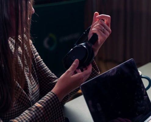 Secrétaire gérant une permanence téléphonique externalisée pour un professionnel libéral