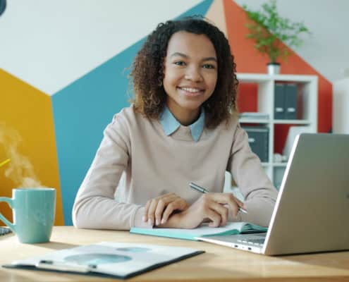 Secrétaire virtuelle à distance — comparatif avec assistante administrative | Assistance Virtuelle