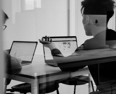 Secrétariat virtuel combinant intervention humaine et automatisation