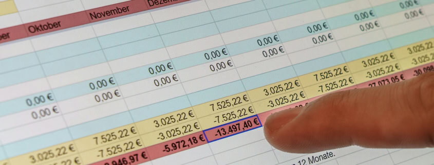 Calculatrice et documents illustrant différentes solutions tarifaires