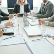 Préparation conseil administration avec dossier, convocations et suivi des décisions