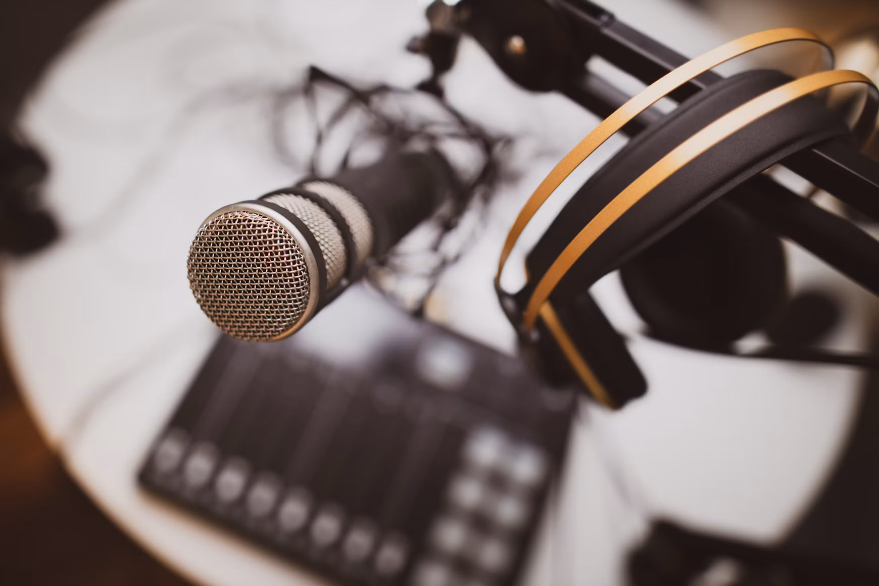 Microphones et casques utilisés pour une transcription podcast